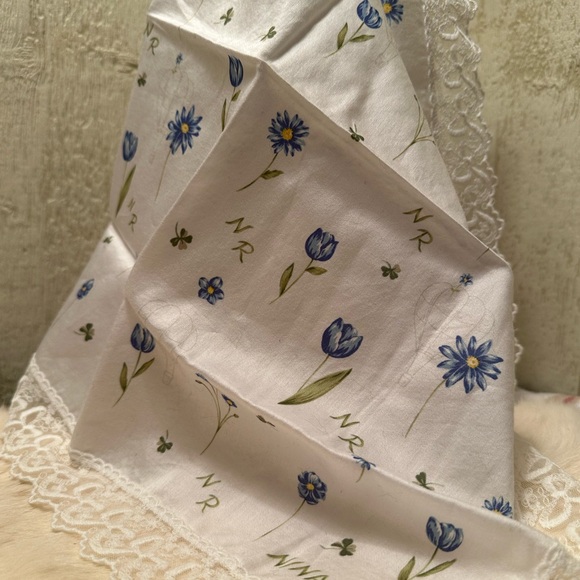 Nina Ricci Blue & White Floral Hot Air Baloon White Lace Handkerchief - Picture 3 of 4